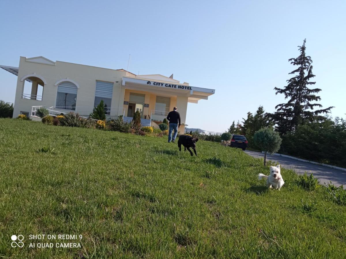 City Gate Hotel Airport Tesalonika Bagian luar foto