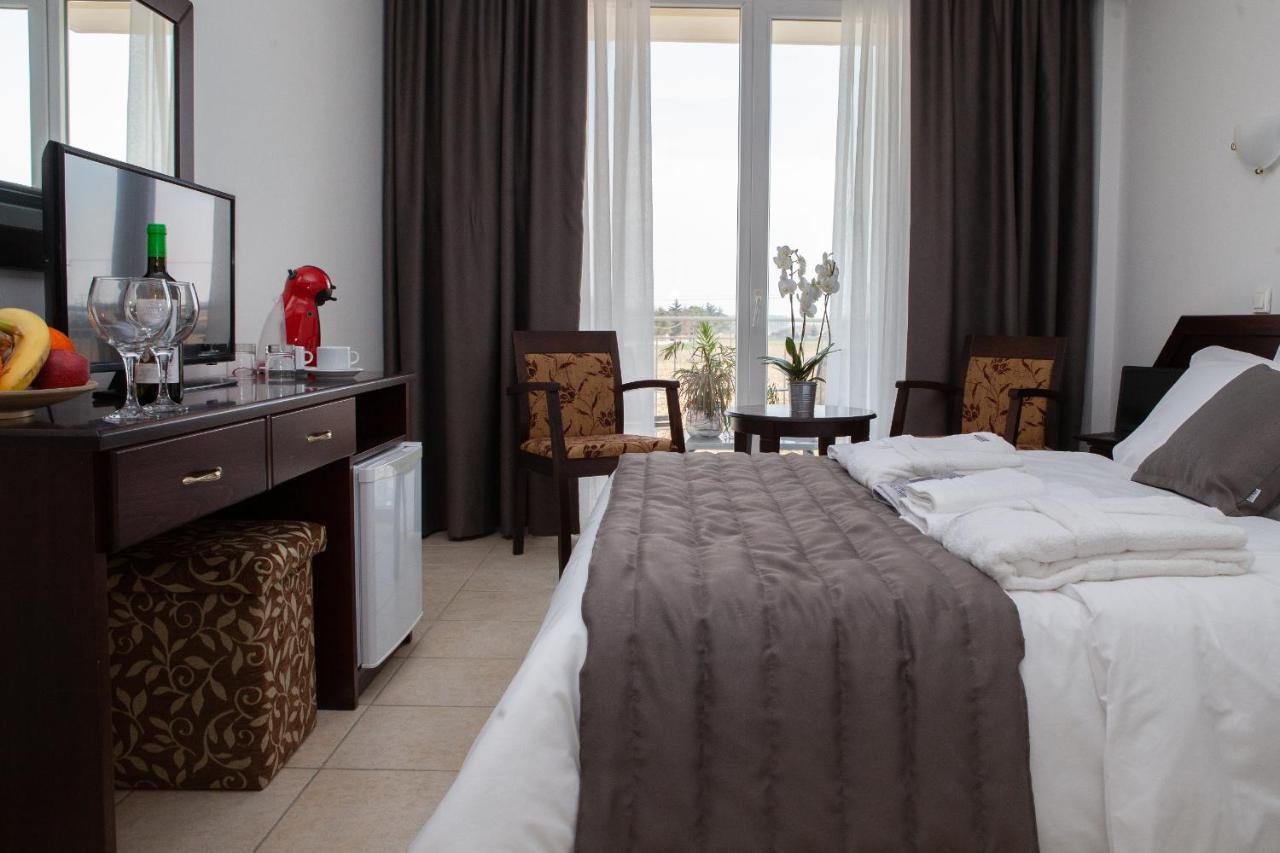City Gate Hotel Airport Tesalonika Bagian luar foto
