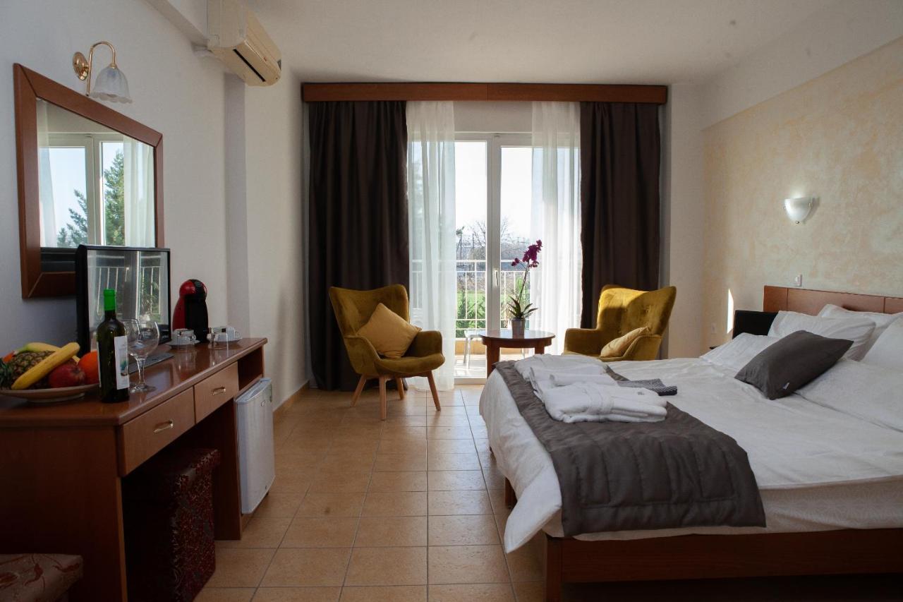 City Gate Hotel Airport Tesalonika Bagian luar foto